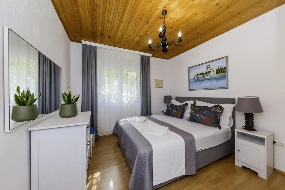 Guest house Barba In Trogir - Mittel-Dalmatien Hotel Mastrinka